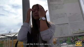 HUNT4K. Бай эркек мүмкүн сатып алуу тугую подростковую вагину жана сверлить анын бүткүл күнү напролет