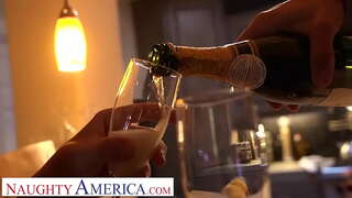 Naughty America - Gracie Glam obtém todos os vestidos antes de andar de pau