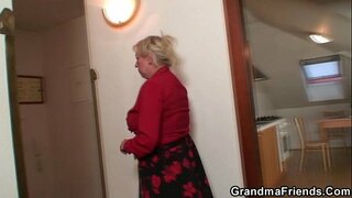 Ике тол ҡатын иҫке хеҙмәтләндереү ремонтник