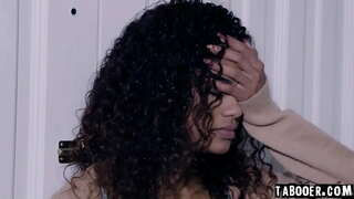 ���बनूस बेब Scarlit कांड मालिश के दौरान लॉकडाउन