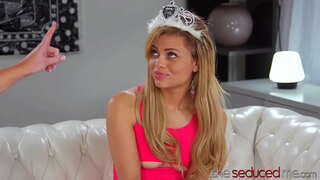 Дика МАТУСЯ Відшльопала І Вылизала Симпатичного Підлітка