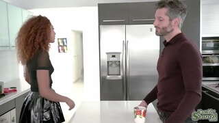 Ebony ลูกเลี้ยง Brixley Benz ขอบคุณเธอ stepdaddy นบอกเขาว่าเราสนิทกันแค่ slobbing ของดิ๊กและเขาขี่ม้าออยๆ