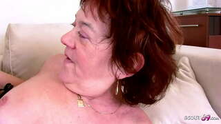 EXTREM STARI CRVENOKOSA ZREO UHVATITI MASTURBIRATI I ZAVESTI SEKS OD STRANE MLADOG MOMKA