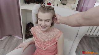 18videoz - Ipsi eam POV-style, ut illa, dat ei a magna sensuales blowjob