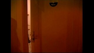 Potens domina dat a nice handjob