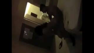 Soțul încornorat înregistrări în timp ce ea pune pula la soția ta pt1.