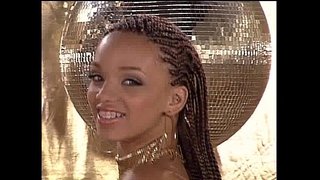 Gia LaShay rodo ne savo melionų žievelės ir luobos