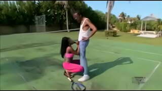 ���મએસ મળે ચેરી ફૂલો અને તેના ટેગ ટીમ બીબીસી