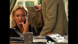 ���ीएल-Delphine-छ-को-मालिक-लुलु