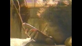 Ashley Dunn egiten tipo pop handi batean, Lady in Blue