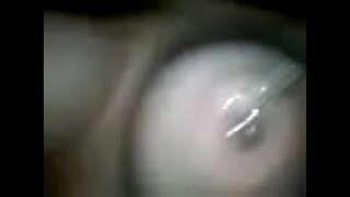 La núvia juga amb el seu travessat mugrons 1