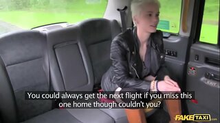 Taksi palsu panas gairah kasar backseat sex
