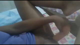 Dia membuka dan sorong itu semua