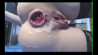 Nerdy යොවුන් හස්තයකින් පන්ච් ඇගේ පස්ස නියමයි තුලින් ලිංගික ආශ්වාදයක් විදින