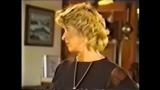 امرأة مسنة مع y. يا شباب