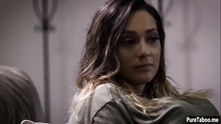 Теен-девица зајебава са великим члан чудне пријатеље породице