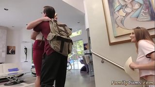 Omm anzjani ħbieb&amp;#039;s-tifla L-Aħwa tal-Istudju U l-Terda