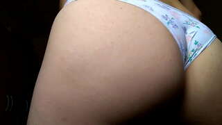 Malonumas cd yra aktyvus jos kelnaitės