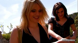 ���ांडीचा तोंडावर स्पर्श करणे मध्ये घराबाहेर सार्वजनिक Sex... आणि एक वीर्य उडवणे