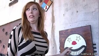 Huge tits redhead Lauren Phillips geworfen in den Keller und eine Gruppe von großen Schwänzen, Jungs, schwarze und weiße Kehle gefickt