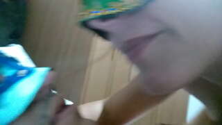 ���ಿವಾಹಿತ ಮಹಿಳೆ ಉಗುಳುವ ಬಾಯಿ ಪುರುಷ ಮತ್ತು ಮಾಡುವ ಅವನನ್ನು ನುಂಗಲು