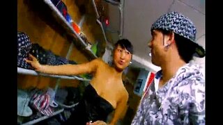 Sharon Lee es follada por un español en su tienda