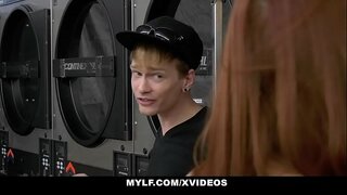 Ciasne cipa (VannaBardot) Милфа lizanie jej clit (SereneSiren)