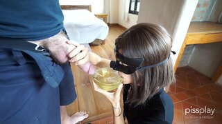 Messy Deepthroat Gagging do Cailín Daor - Deochanna bowl de pee!