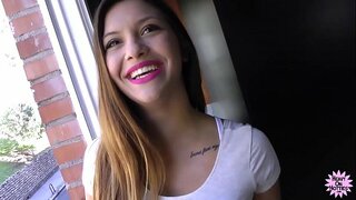 Spáinnis Babes Bouncing Cíocha Sa POV Gnéas