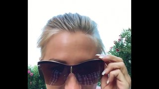 ���ी बोट माझ्या भरीव पूच्ची वर एक सार्वजनिक लॉन