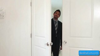 Cutie ਨੌਜਵਾਨ blondie ਕਰਦਾ ਹੈ ਹੈਰਾਨੀਜਨਕ ਲੂੰਡ ਮੂਹ ਚ &#039; ਤੇ ਇੱਕ ਵੱਡੇ ਚਿੱਟੇ ਡਿਕ ਅਤੇ ਇਸ ਨੂੰ ਪਿਆਰ ਕਰਦਾ ਹੈ