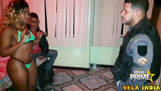 Cuckold vigilate mecum agens ad cop ante eum