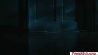 ���ាងជំទង់ទទួលបានភ្ញាក់និងបានទៅយឺតចេញនិងបានជួបមិត្តស្រីរបស់នាងនៅក្នុងបន្ទប់ផ្សេង។បន្ទាប់ពីនោះ,ពួកគេចាប់ផ្តើមថើបគ្នាខ្លាំង។បន្ទាប់គឺពួកគេធ្វើឱ្យបស់ពួកគេ pussies សើមនិងប្តូរទៅ ៦៩ ទីតាំង។