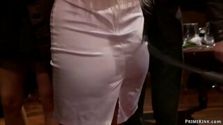 Русокоса љубовница Lorelei Ли носи топла големи цицки русокоса роб Рајли Еванс во јавноста партијата и го прави нејзиниот наведна табела куќи gangbang fucked