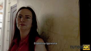 TUTOR4K. Fyr fortalte læreren må hun sprer bena for å få noen penger for leksjon