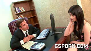 Seksi esmer sekreter milf becerdin sert ile yüz boşalmak