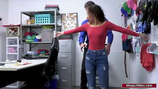 ���हान स्तन लॅटीना आहे चोरी झेल आणि एक अधिकारी नाही एक पोकळी शोध आणि बोटांनी तिच्या मांजर आणि मनुष्य.तो तिला करते त्याला ब्रॅड आणि तिला गुदद्वारासंबंधीचा fucks