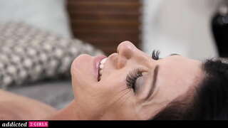 Step-Mom Futuit Eius Lesbia StepDaughter